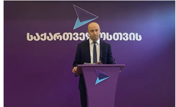 თავდასხმისას გიორგი გახარია იმყოფებოდა მარტო, რა დროსაც მას ლაჩრულად, როგორც ეს მათი ცხოვრების წესია, თავს დაესხა 10-მდე პირი - ბერდია სიჭინავა 