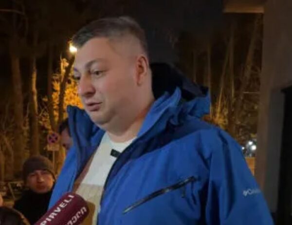 სამოქალაქო აქტივისტმა ილია ღლონტმა დაკითხვის შემდეგ პოლიციის შენობა დატოვა