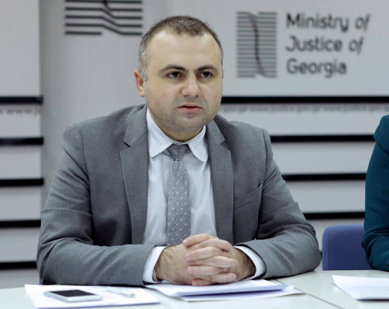 ევროსაბჭოს საპარლამენტო ასამბლეის რეზოლუციაში აღნიშნულია, რომ სრულმასშტაბიანი ომი დაიწყო საქართველოს მიერ ცხინვალის დაბომბვის შედეგად, იყენებდა კასეტურ იარაღს, ჩადენილია ომის დანაშაულები -ბექა ძამაშვილი