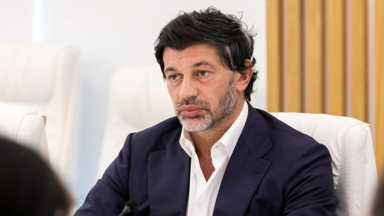 ძალიან მძიმეა, რაც უკრაინაში მოხდა, აშშ-ის პრეზიდენტი ყველაფერს აკეთებს, რათა მოხდეს შეთანხმება და ჩვენ მხარი დავუჭირეთ გაერო-ში აშშ-ის მიერ წარდგენილ რეზოლუციას -კახა კალაძე