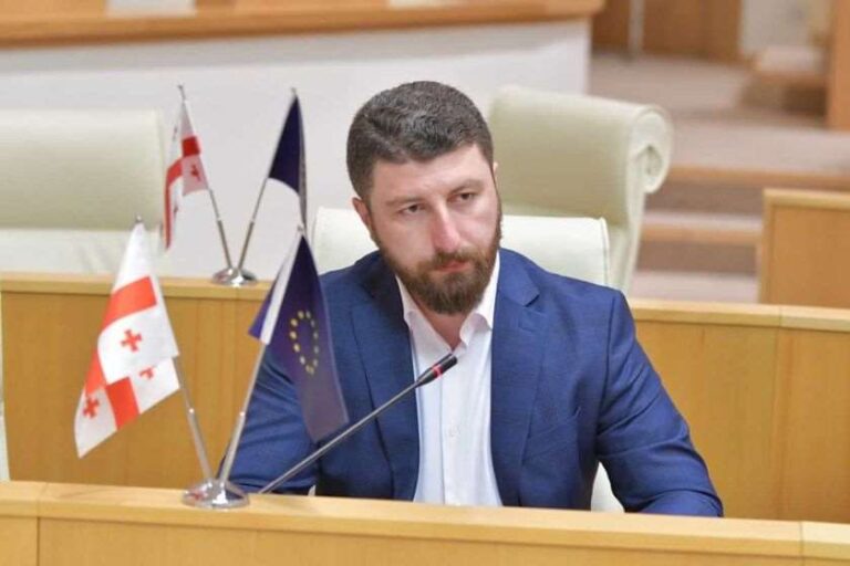 „სად არის ის დაინტერესებული პირები და „აღშფოთებული მოქალაქეები“, რომლებიც ამბობდნენ, რომ „რუსული კანონის“ მიღებას არ დაუშვებდნენ? –