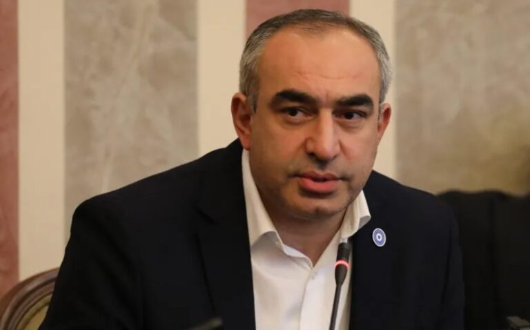 "გვაქვს მოლოდინი, რომ ოპოზიციის ნაწილი აუცილებლად მიიღებს არჩევნებში მონაწილეობას, ხოლო კოლექტიური "ნაციონალური მოძრაობა" დაელოდება გარედან მითითებებს"- ლადო ბოჟაძე