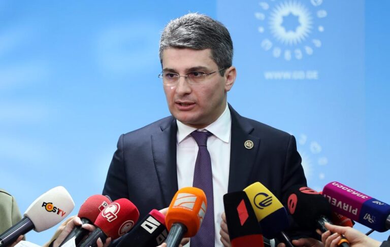 „არ შეიძლება სერიოზულად უპასუხო კითხვას ჩავა თუ არა ყაველაშვილი 9 მაისს მოსკოვში''- მდინარაძე