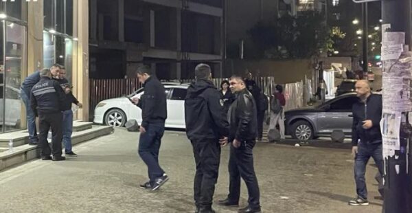 ვაზისუბანში, შანდორ პეტეფის ქუჩაზე დანით ორი პირი დაჭრეს