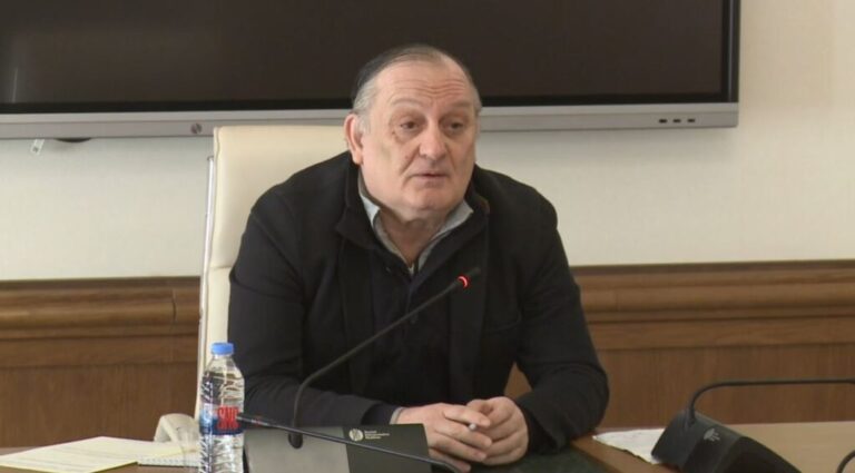 ოქრუაშვილი სასამართლოში მოწმედ როცა იყო დაბარებული, მეუბნება, სოსო, ხომ იცი შენი შვილის მკვლელი, მოგცემ იარაღს და მოკალიო -სოსო რობაქიძე