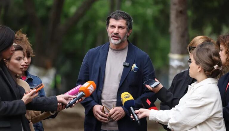 პოლიციელებს აყენებდნენ ფიზიკურ შეურაცხყოფას, ესროდნენ „მოლოტოვის კოქტეილებს“, ელჩებს და ზოგიერთ ევროპელ ბიუროკრატს კი ჰქონდა მცდელობა, ეს დემოკრატიულ პროცესად წარმოეჩინა-კახა კალაძე - აქციებზე