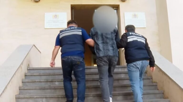 თბილისის პოლიციამ ნარკორეალიზატორი დააკავა - ამოღებულია დიდი ოდენობით ნარკოტიკი