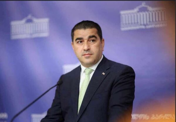 "ელჩებმა თავიანთი დიპლომატიური მანტიები მოიხსნეს, ჩამოკიდეს და პირდაპირ ჩაერთნენ არჩევნებში "ქართული ოცნების" წინააღმდეგ" - შალვა პაპუაშვილი
