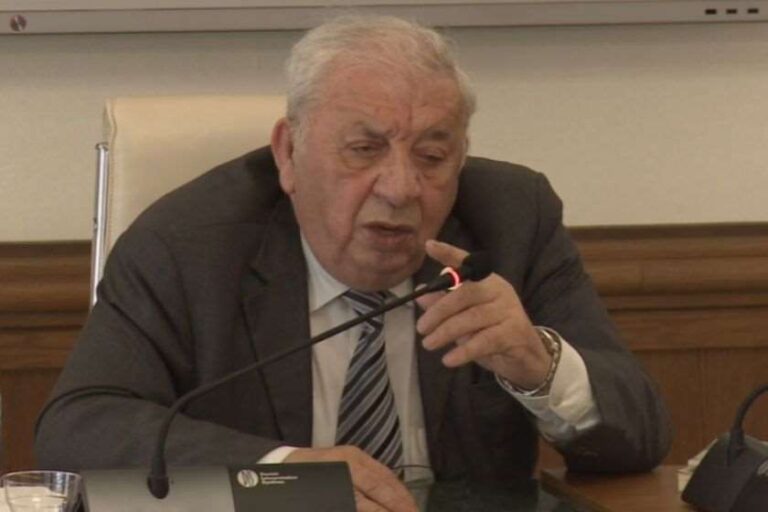 ჯერ კიდევ 20-იან წლებში, როცა ჯავახიშვილი მოიშორეს, მოიყვანეს ვინმე ღლონტი და მერე დაიწყო უნივერსიტეტის ნგრევა - გიორგი გოგოლაშვილი