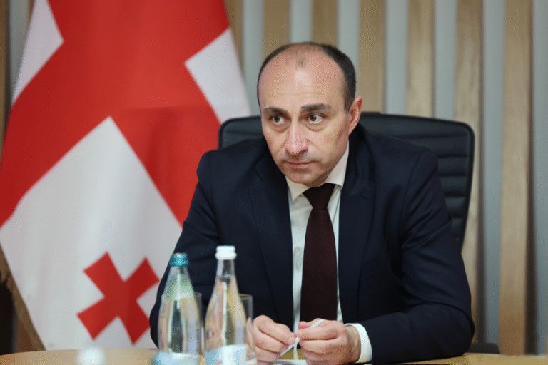 დავაკავეთ ნარკოტიკების რეალიზაციაში, რეალიზაციის მომზადებასა და რეალიზაციის მცდელობაში, ასევე განსაკუთრებით დიდი ოდენობით ნარკოტიკული საშუალებების შემოტანასა და შეძენა-შენახვაში ბრალდებული 43 პირი -  გეკა გელაძე