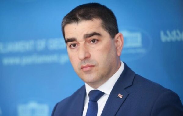 მდგმურისკენ რომ ხელს იშვერს თავის დასაძვრენად, ეს ცალკე უბედურებაა, მაგრამ, ბანკირს ის უნდა დაგვაჯეროს, რომ ეგონა, მის საშემოსავლოს სხვა გადაიხდიდა? - შალვა პაპუაშვილი მამუკა ხაზარაძეზე