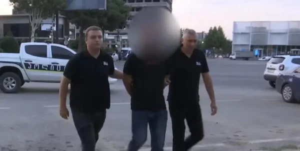 მარნეულის ერთ-ერთ სოფელში ფინანსური დავის გამო ერთ პირს ფიზიკურად გაუსწორდნენ, ავტომანქანის საბარგულში ძალის გამოყენებით ჩასვეს და მდინარისკენ წაიყვანეს, რა დროსაც ის გაიქცა - პოლიციამ 3 პირი დააკავა - შსს