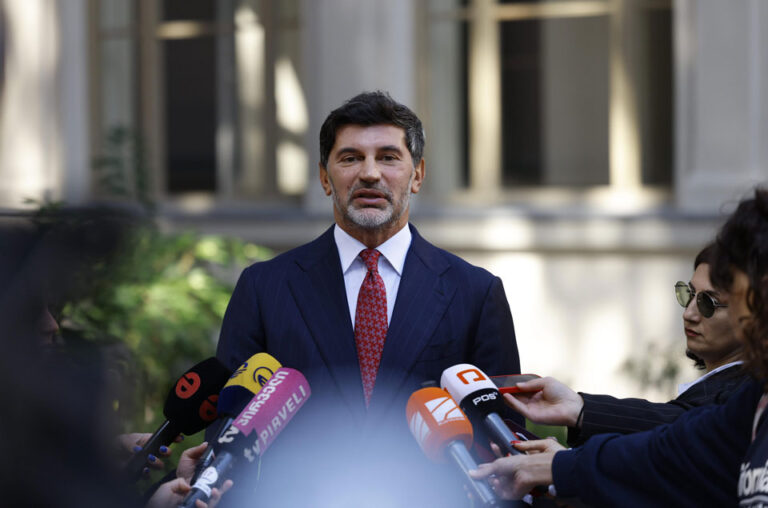 როგორ შეიძლება, ვებრძოდეთ ევროპას ან ამერიკას, მაგრამ როდესაც კონკრეტული ბიუროკრატების მხრიდან მუქარის განცხადებებს ვისმენთ, გვიწევს, დავიცვათ ჩვენი ქვეყანა და მისი ინტერესები -კახა კალაძე