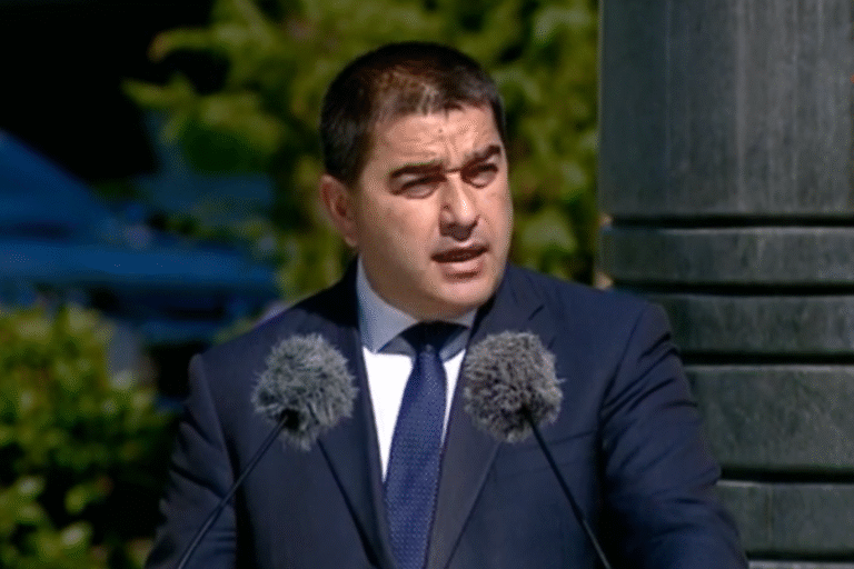 დღეს პატივს მივაგებთ ჩვენს სახელოვან მეფეს, რომლის საბრძოლო ნათლობა 14 წლის ასაკში, ქიზიყში, ნეიშინის ველზე შედგა - შალვა პაპუაშვილი
