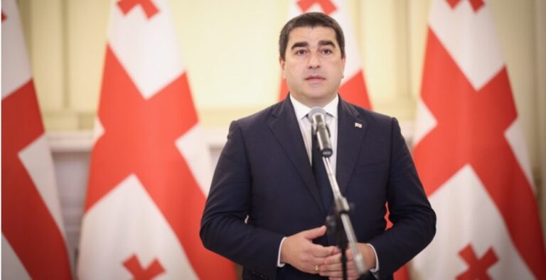 დღეს სამყარო თანხმდება, რომ ძალადობრივი პროტესტი დემოკრატიის მტერია. ამის ფონზე სკანდირება - "ევროკავშირი მხარს უჭერს ელენეს", ძალადობის მხარის არჩევა -შალვა პაპუაშვილი