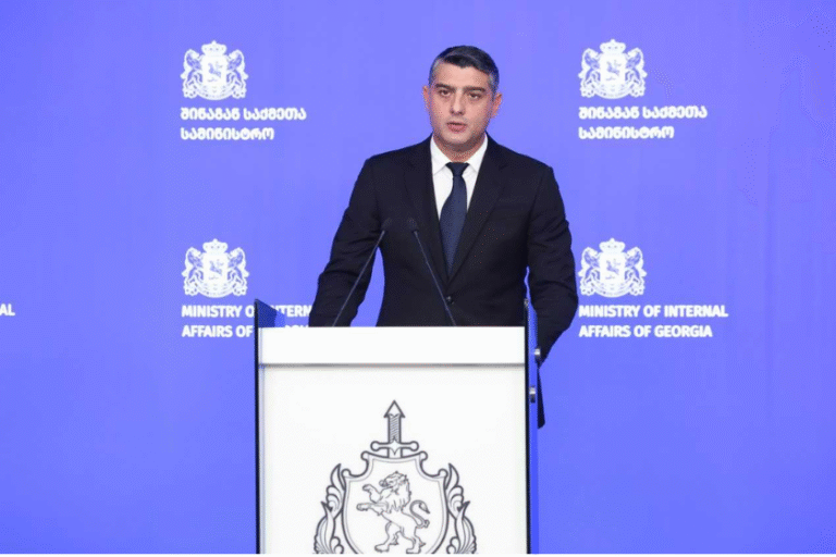 შინაგან საქმეთა სამინისტროს თანამშრომლებმა, გუშინ თბილისში ჩატარებული ორი საპოლიციო ღონისძიების შედეგად, განსაკუთრებით დიდი ოდენობით სხვადასხვა სახის ნარკოტიკული საშუალება ამოიღეს - ვაჟა სირაძე