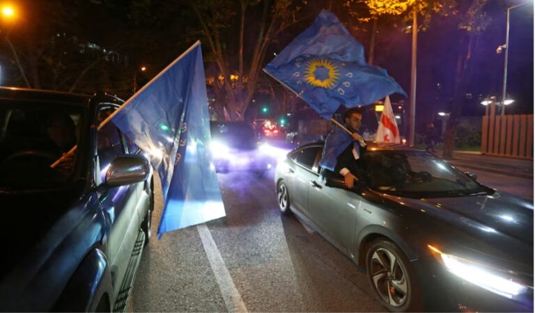 "რესპუბლიკურ" პარტიასთან დაახლოებული დონორი საქართველოს მიმართ ზეწოლის კანონპროექტს ეწინააღმდეგება-Reuters