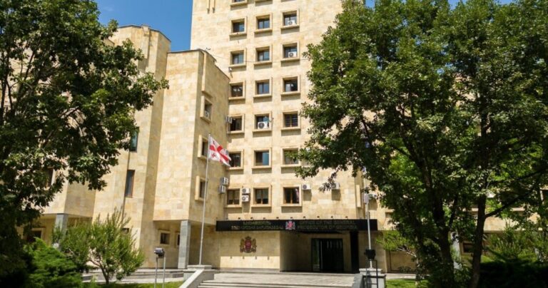 დააკავეს ტურისტული კომპანიის წარმომადგენლები, რომლებიც მოქალაქეებს საზღვარგარეთ მოგზაურობას ჰპირდებოდნენ