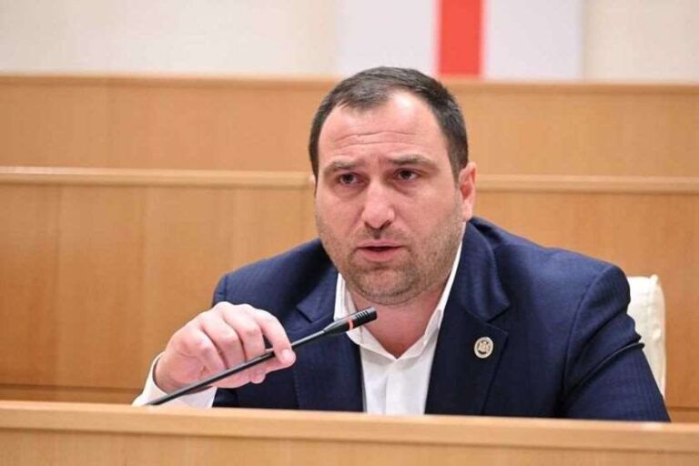 სამი "საოცრება" ქვეყანაში, სააკაშვილი დემენციისგან განიკურნა, საარჩევნო უბნებზე 400 000 ხმა გააყალბეს, "კამიტით მოწამლული" აკაცუკი ერთი წლის თავზე მოვლენებს პირდაპირ ეთერში იხსენებს -ირაკლი კირცხალია