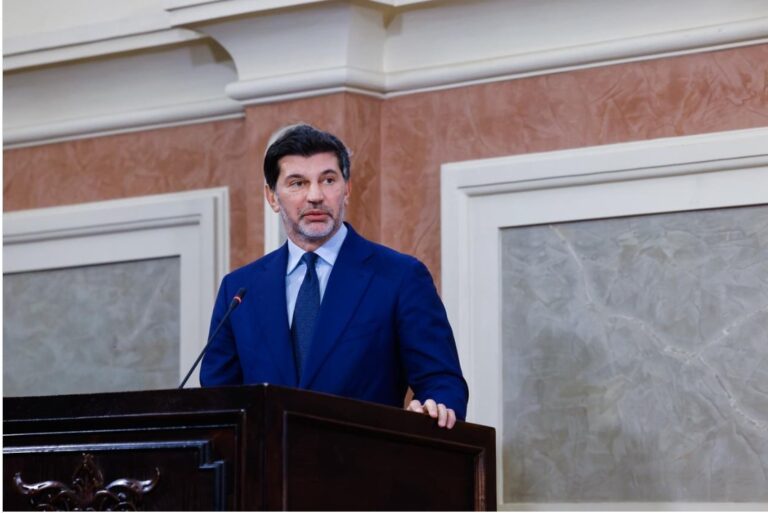 თბილისის საკრებულომ დედაქალაქის 2026 წლის ბიუჯეტი დაამტკიცა, რომლის მოცულობაც 2 193 388 700 ლარს შეადგენს