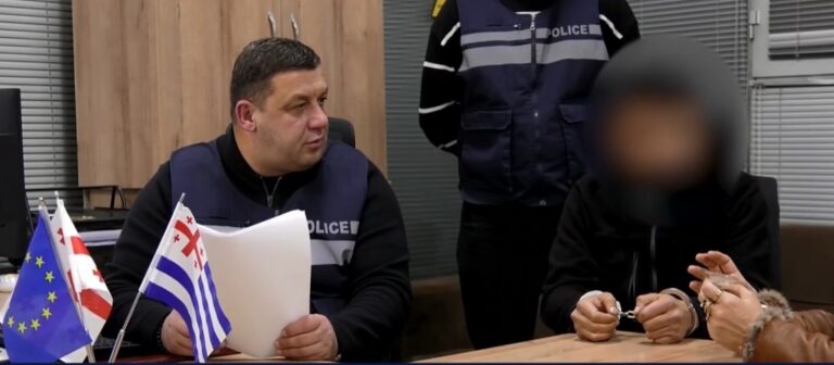 პოლიციამ ბათუმში ინტერპოლის მიერ წითელი ცირკულარით ძებნილი უცხო ქვეყნის მოქალაქე დააკავა