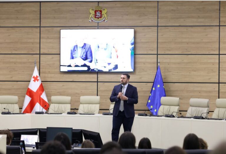 არჩევნების საერთაშორისო დღესთან დაკავშირებით საარჩევნო ადმინისტრაციამ ახალგაზრდებთან შეხვედრები გამართა