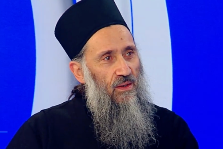 "პატრიარქმა საქართველოს დაუბრუნა თავისი სახე, რომ საქართველო არის იქ, სადაც ქართულ ენაზე ღმერთს ელაპარაკებიან" - დეკანოზი თეოდორე გიგნაძე