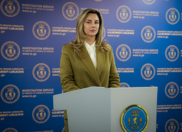ფინანსთა სამინისტროს საგამოძიებო სამსახურის თანამშრომლებმა ორ სხვადასხვა მუნიციპალიტეტში კორუფციულ ფაქტებზე სამი პირი დააკავეს