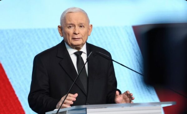  "პოლონეთის ოპოზიცია უკრაინასთან უთანხმოებას აღრმავებს: იაროსლავ კაჩინსკი მთავრობას უკრაინის ევროკავშირში მიღების პროცესის დაბლოკვისაკენ მოუწოდებს"-Financial Times