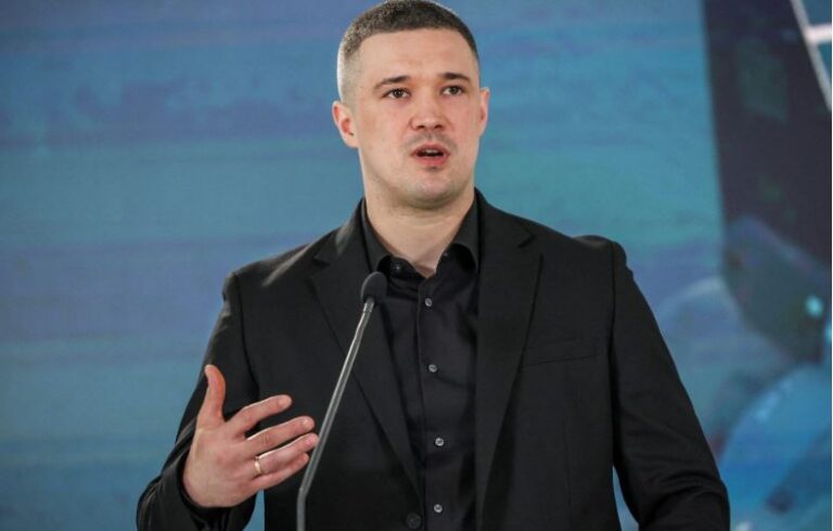 „რატომ გაათავისუფლა ვოლოდიმირ ზელენსკიმ მინისტრის თანამდებობიდან კაცი, რომელიც რუსეთზე იმარჯვებს?“ - The Daily Telegraph