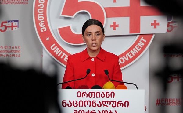 ანა წითლიძე ნიკა გვარამიას მიმართავს – ჩემო ნიკა, ტყუილად გგონია, რომ აქ ვინმე რამეს მოგითმენს, შენ ვინ უნდა იყიდო, უკვე ნაყიდი და გადმოფურთხებული ჰყავხარ ბიძინას